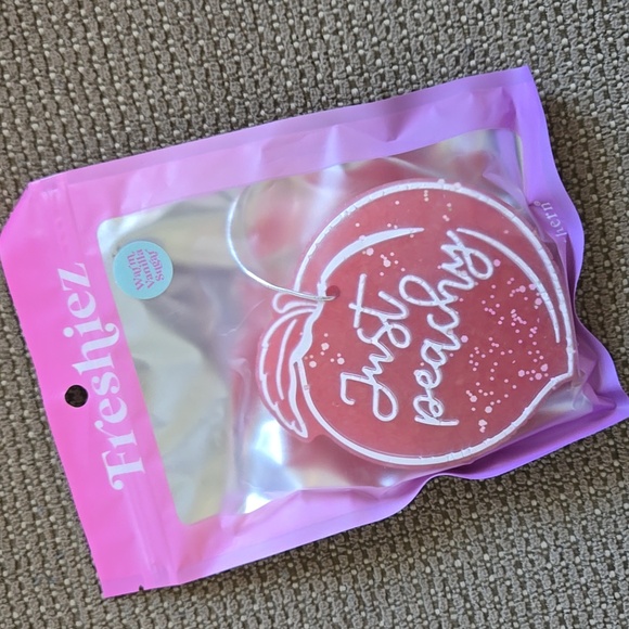 NWT Simply Southern Peach Shaped Glitter Freshiez Air Freshener Vanilla Sugar - Picture 2 of 4